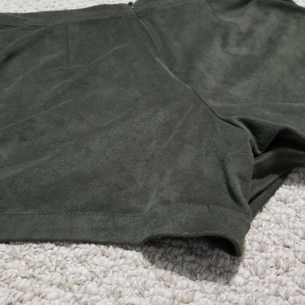 Fall Velvet Shorts - Picture 3 of 8